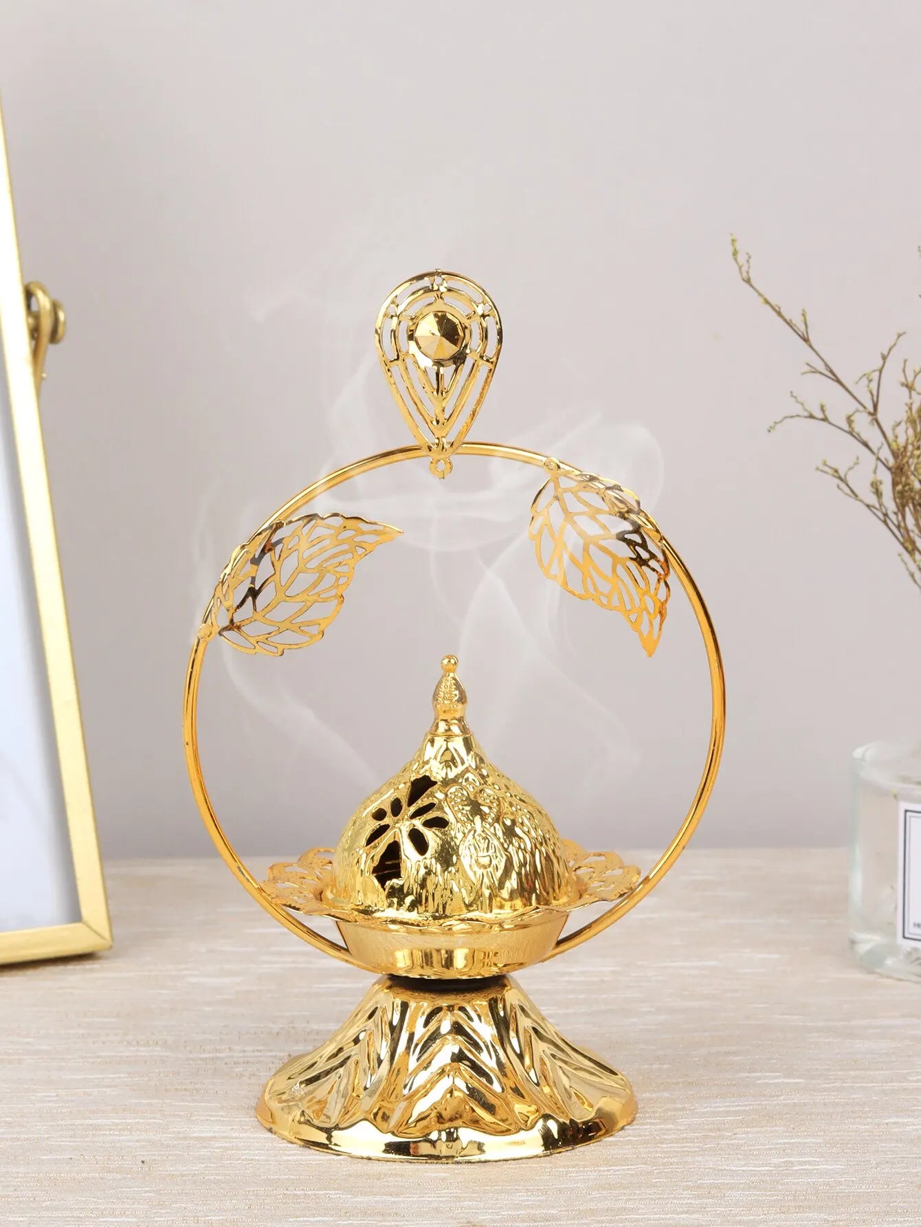 1pc Fashionable Gold Geometric Electroplating Process, Personalized and Exquisite Creative Home Aromatherapy Furnace Decorations