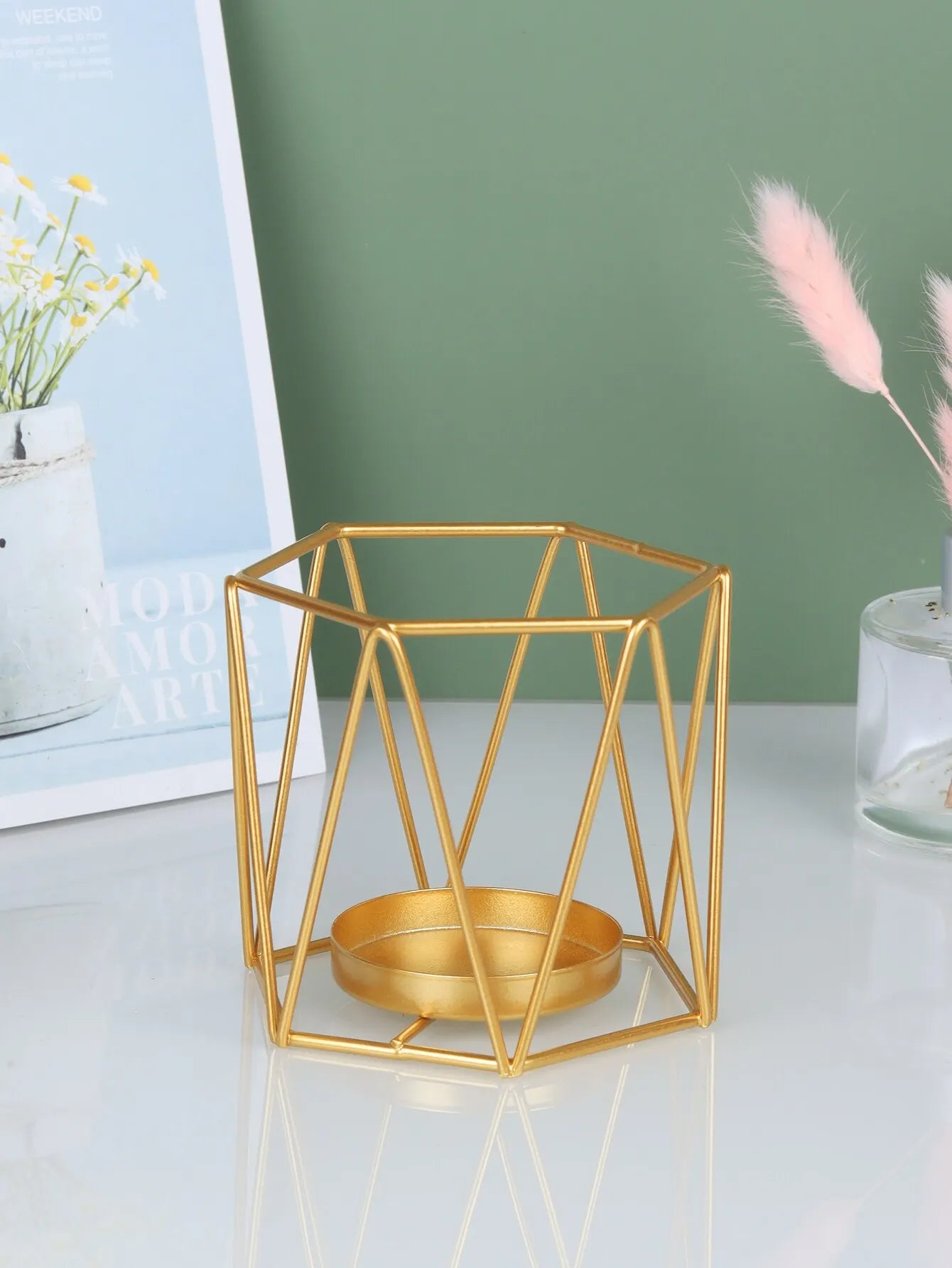 1 Nordic Gold Iron Candlestick Creative Home Model Room Hollowed out Line Home Romantic Atmosphere Candlestick Decoration