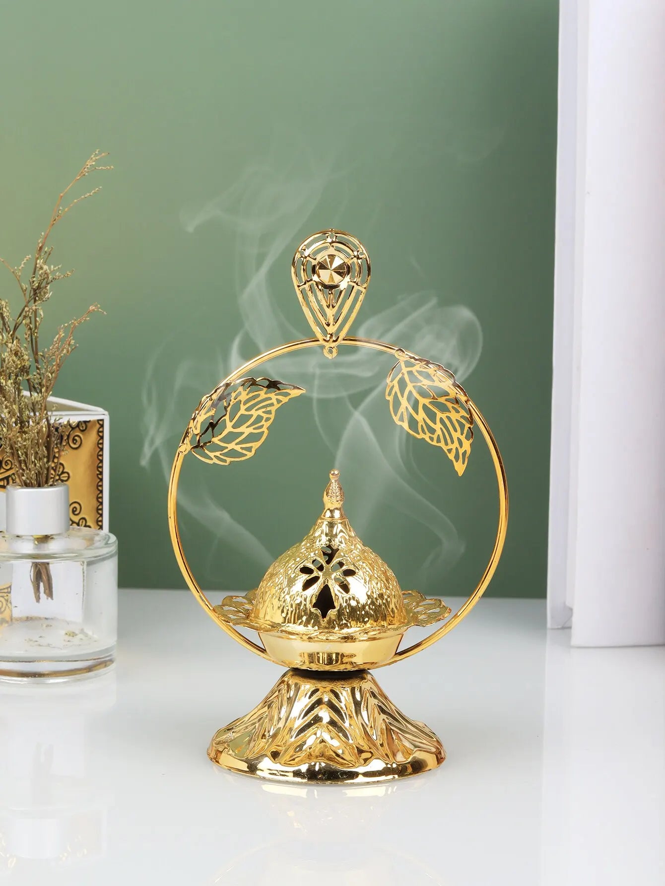 1pc Fashionable Gold Geometric Electroplating Process, Personalized and Exquisite Creative Home Aromatherapy Furnace Decorations